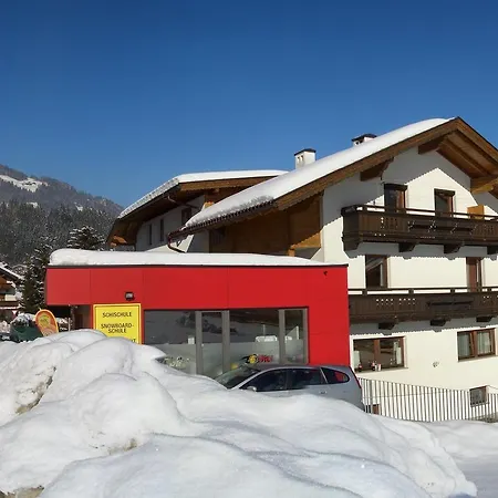 アパート Hirner フューゲン